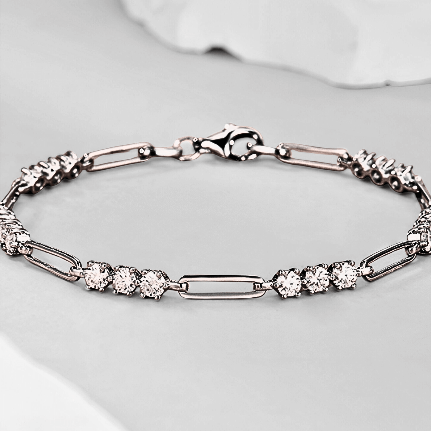 Urbino Link - 1.8 ct Moissanite Bracelet in 925 sterling silver.