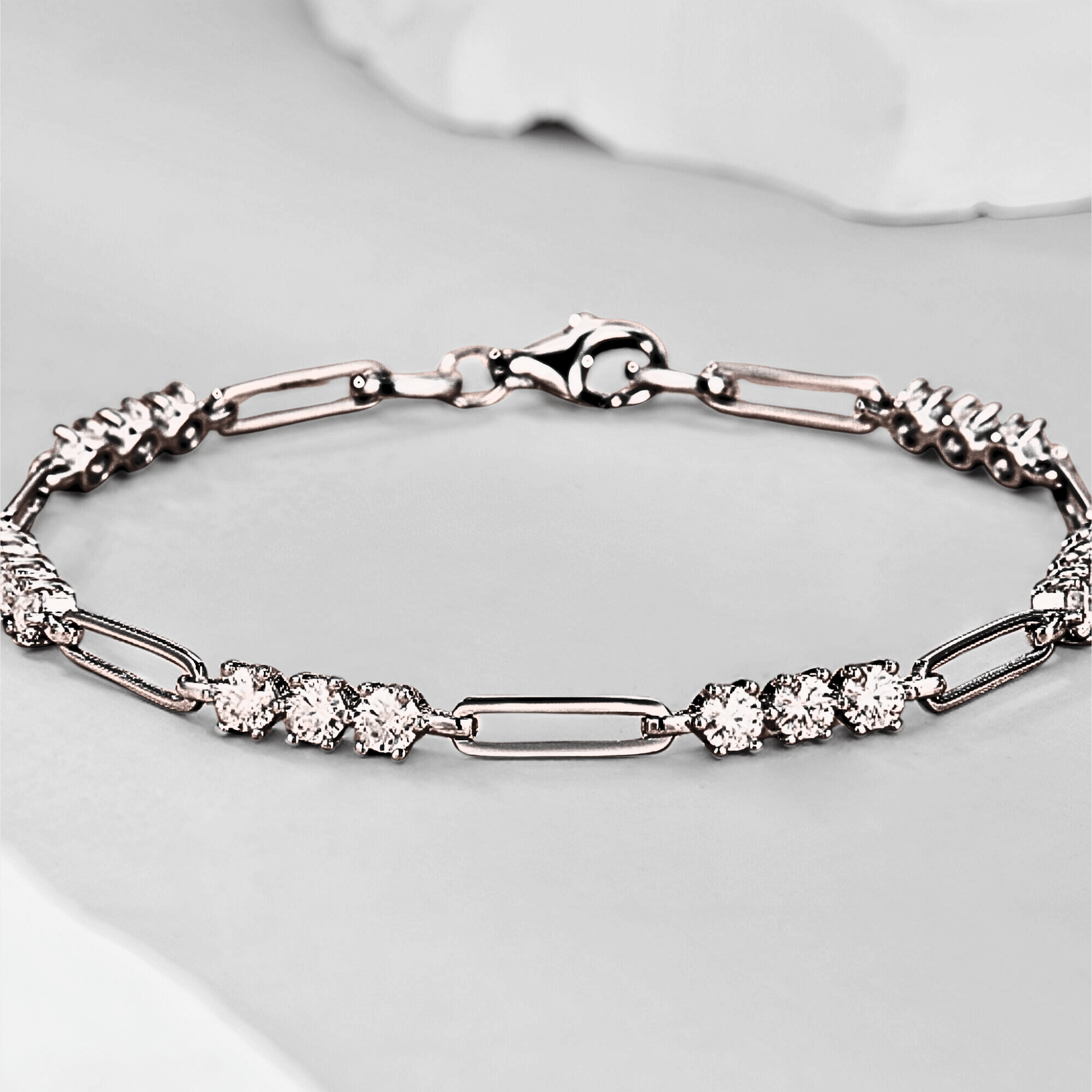 Urbino Link - 1.8 ct Moissanite Bracelet in 925 sterling silver.