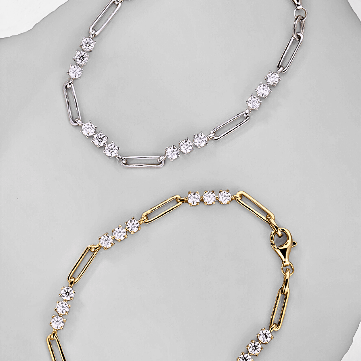 Urbino Link - 1.8 ct Moissanite Bracelet showcasing silver and gold options.